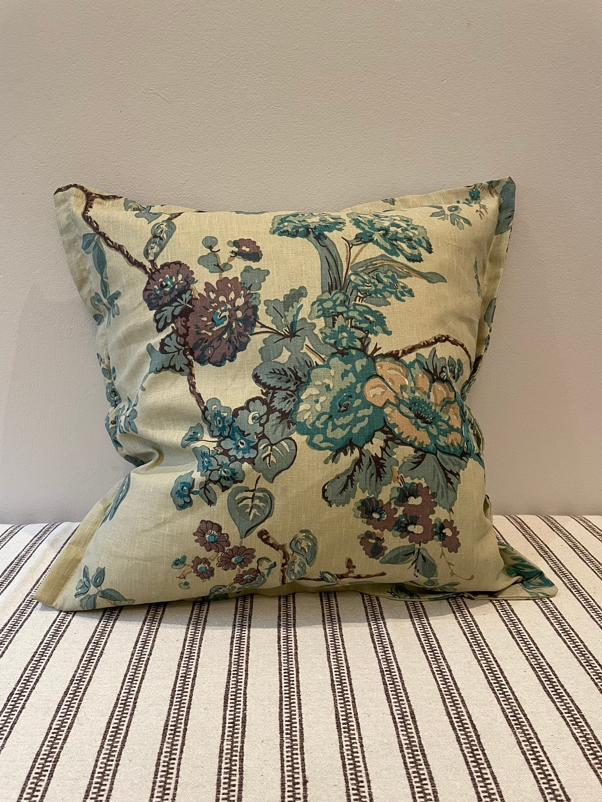 Cushion in Sage Floral